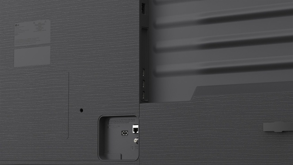 Televize LG 75QNED8MB6A Detail zadního panelu televize LG s USB portem.