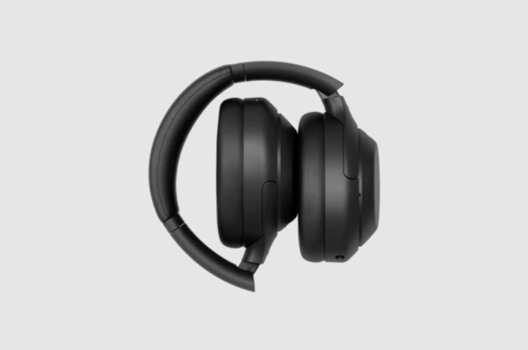 Sluchátka Sony WH-1000XM4 stříbrná Sluchátka Sony WH-1000XM4, otočná skládací konstrukce