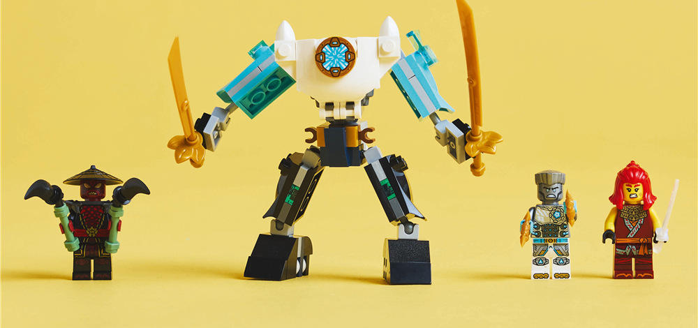 Zaneův robot díky otočnému trupu, pohyblivým končetinám a mečům zvládne různé bojové postoje.