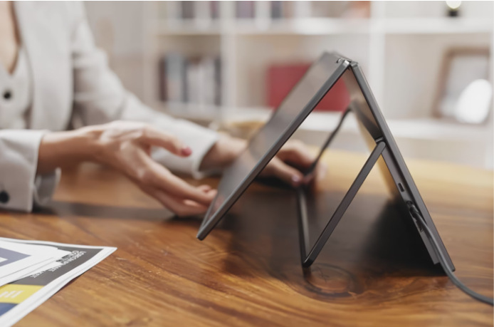 Acer PD243YEbmiux összecsukható monitor kialakítás
