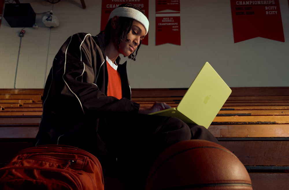 Notebook Apple MacBook Neo 13" A18 Pro 6× CPU 5× GPU, 8 GB, 256 GB - stříbrný CZ Apple MacBook Neo na nabití zvládne pracovat až 16 hodin