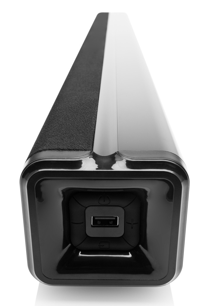 Detail boční strany soundbaru Hyundai SB 940 B s ovládacími tlačítky a USB konektorem