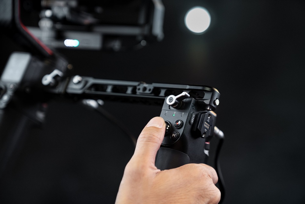 Stabilizátor DJI RS 4 černý Stabilizátor DJI RS 4 černý