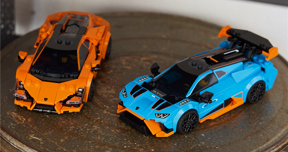 Stavebnice LEGO® Speed Champions 77238 Lamborghini Revuelto a Huracán STO Stavebnice nabízí dvojici italských supersportů Lamborghini Revuelto a Huracán STO s propracovanými detaily.