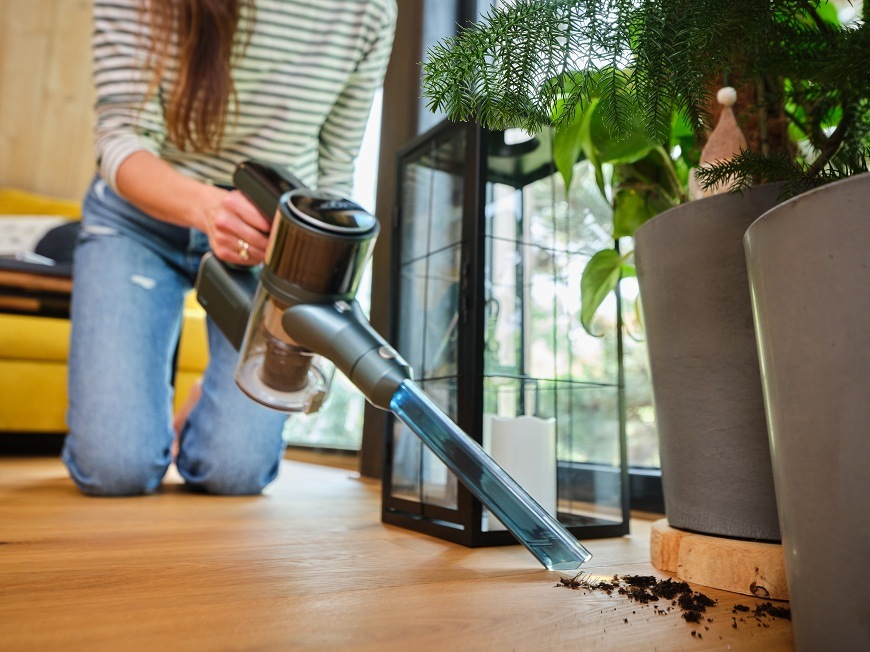 Tyčový vysavač ETA Lunar, štěrbinová hubice s LED osvětlením