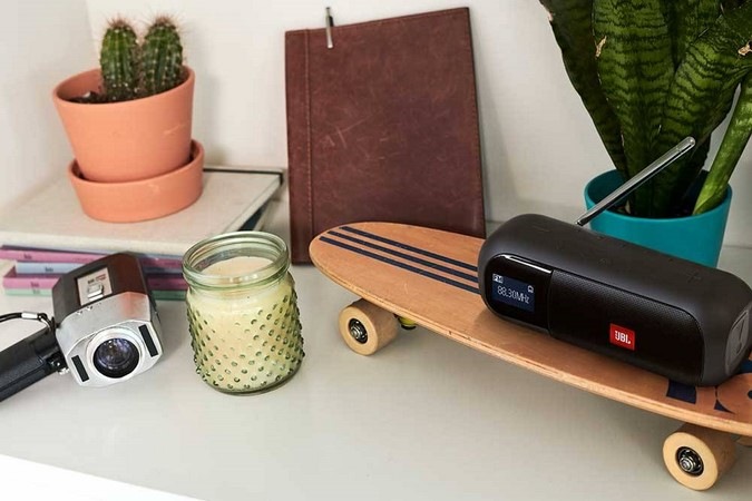 Přenosný reproduktor JBL TUNER 2 bílý Přenosný reproduktor JBL TUNER 2 bílý