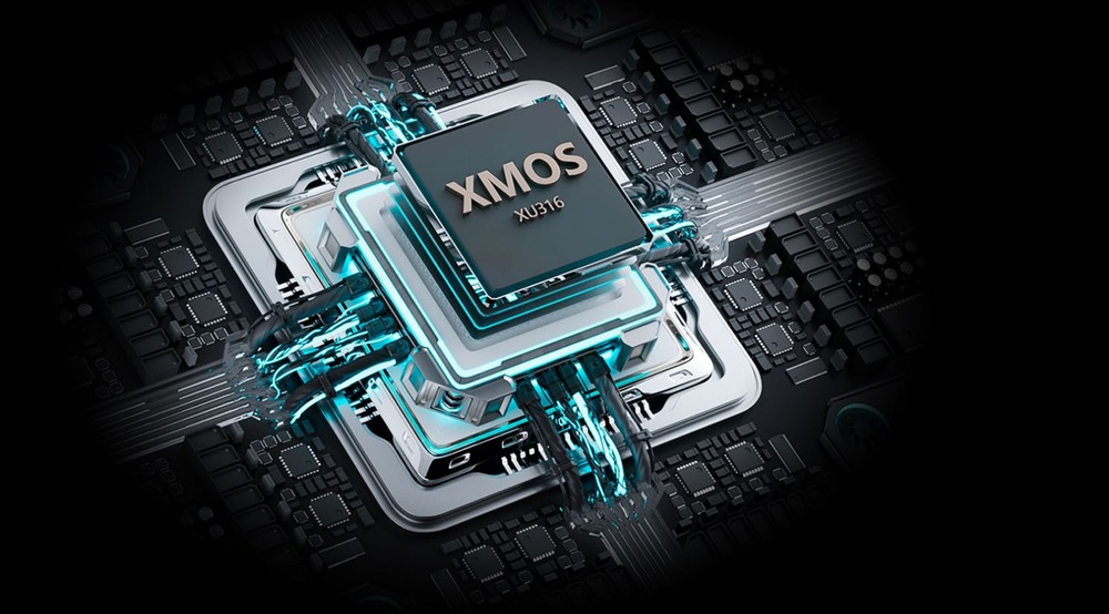  Futuristický obrázek zářícího čipu XMOS XU316 na desce plošných spojů s elegantními liniemi a modrým světlem.