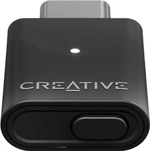 Transmitter Creative BT-W6 Bluetooth USB-C černá Čelní pohled na černý Bluetooth transmitter Creative BT-W6 s USB-C konektorem, LED kontrolkou a spodním ovládacím tlačítkem.