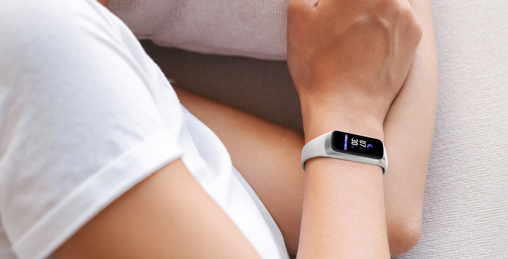 Fitness náramek Samsung Galaxy Fit stříbrná