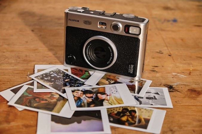 Instantní fotoaparát Fujifilm Instax Mini EVO černý