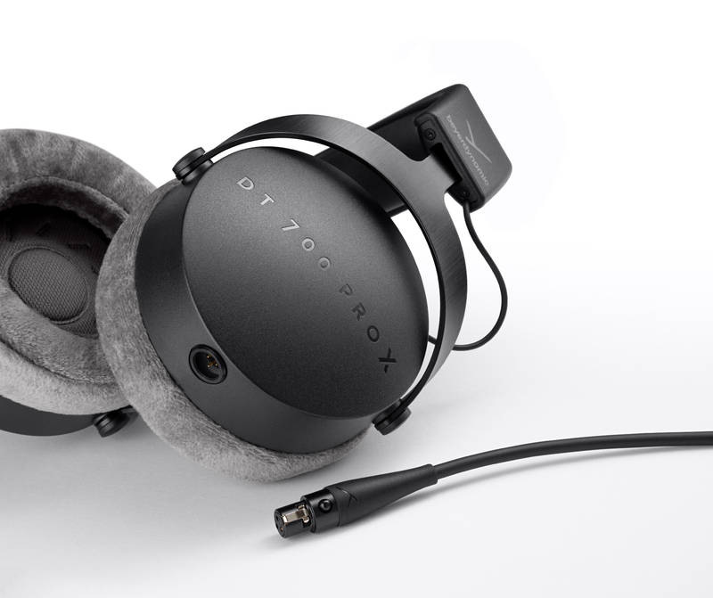 Sluchátka Beyerdynamic DT 700 PRO X černá