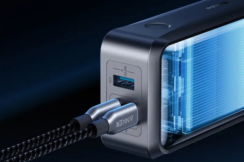 Detail duálního nabíjení powerbanky Anker Prime