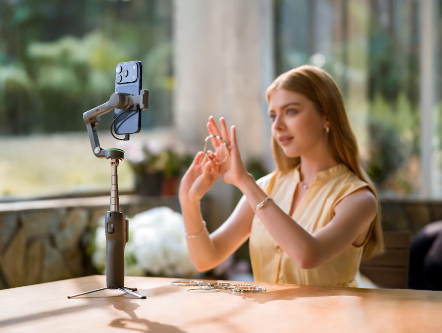 Stabilizátor DJI Osmo Mobile 8P Creator Combo černý Osmo Mobile 8P má integrovanou teleskopickou tyč