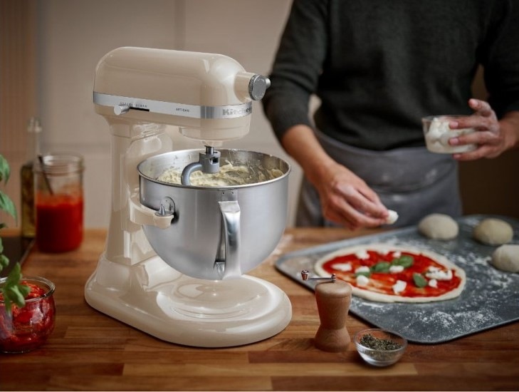 Kuchyňský robot KitchenAid Artisan 5KSM60SPXEAC krémový