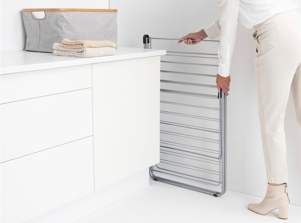 Sušák na prádlo Brabantia HangOn, 25 m, Metallic Grey stříbrný Sušák na prádlo Brabantia HangOn, 25 m, Metallic Grey stříbrný