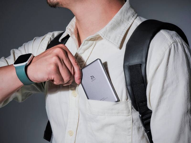 Powerbanka ADAM Elements GRAVITY C5 5000 mAh šedá Powerbanka ADAM Elements GRAVITY C5 5000 mAh šedá