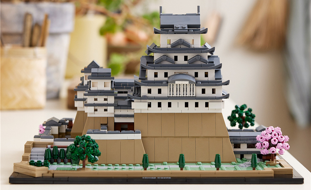 Hrad Himedži přenáší jednu z nejznámějších japonských památek do propracovaného modelu plného architektonických detailů.