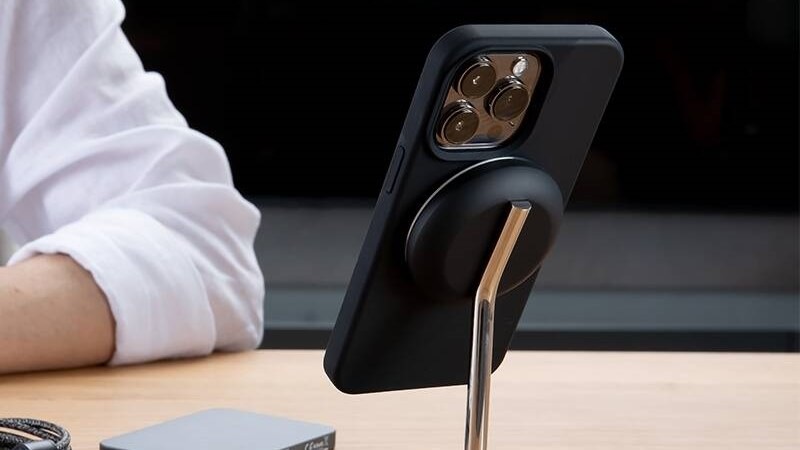 Bezdrátová nabíječka Epico 2v1 MagSafe Wireless černá Bezdrátová nabíječka Epico 2v1 MagSafe Wireless černá