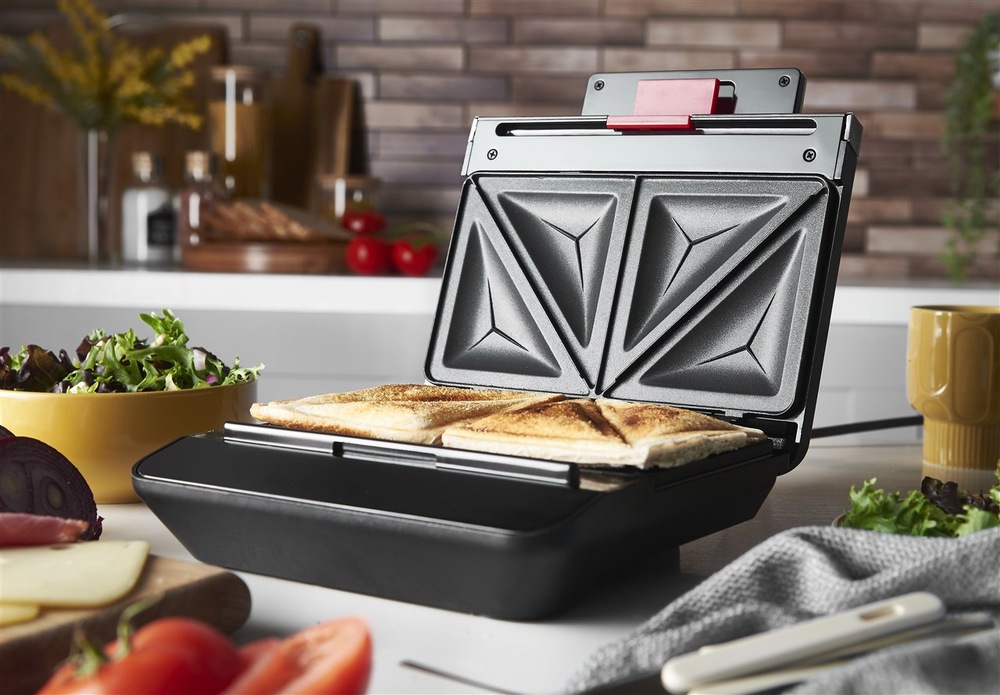 Sendvičovač RUSSELL HOBBS 26800-56 černý Sendvičovač RUSSELL HOBBS 26800-56 černý