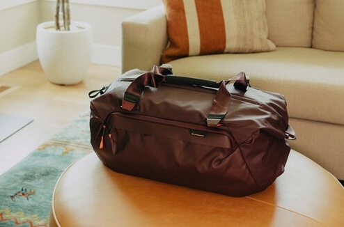 Taška cestovní Peak Design Travel Duffel 35L vínová Taška cestovní Peak Design Travel Duffel 35L vínová