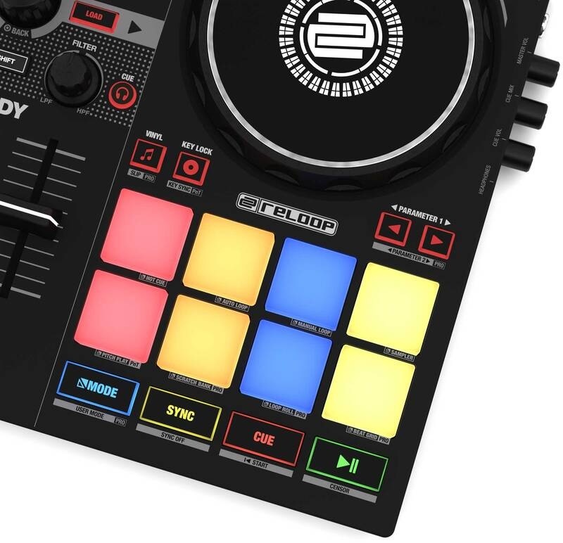 Mixážní pult Reloop Ready černý Detail pravé části DJ kontroléru Reloop Ready s jog diskem, RGB pady, tlačítky Sync, Cue, Play a bočními audio výstupy