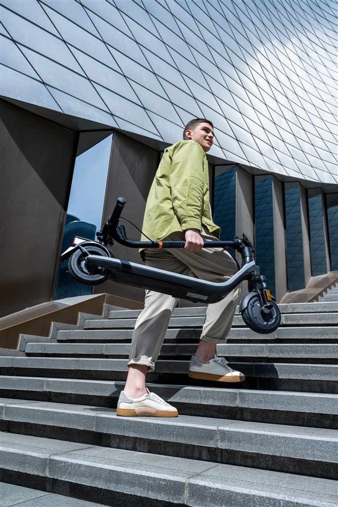 Elektrická koloběžka Segway E2 EII antracitová Elektrická koloběžka Segway E2 EII antracitová