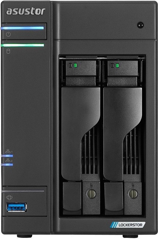 Čelní pohled na černé dvoušachtové NAS Asustor Lockerstor. Vlevo jsou logo Asustor, barevné stavové kontrolky a modrý USB port, uprostřed dva výsuvné sloty pro pevné disky.