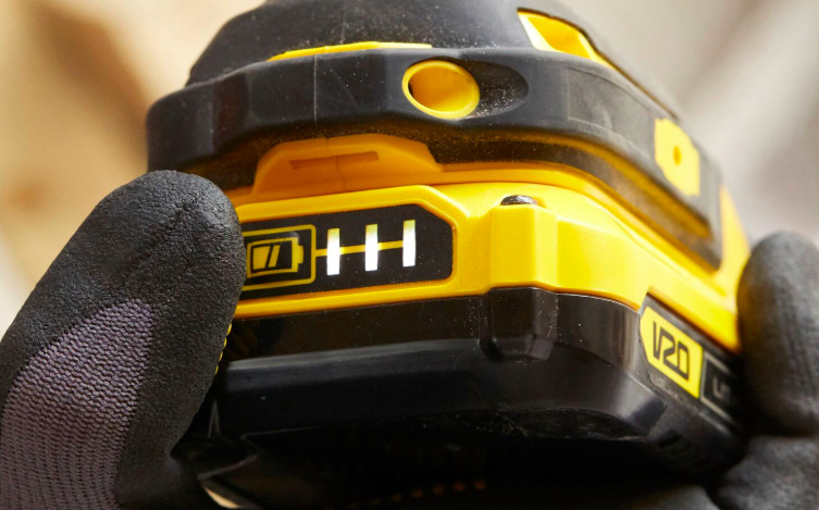 Utahovák rázový Stanley FatMax SFMCF810D2K-QW (s baterií)