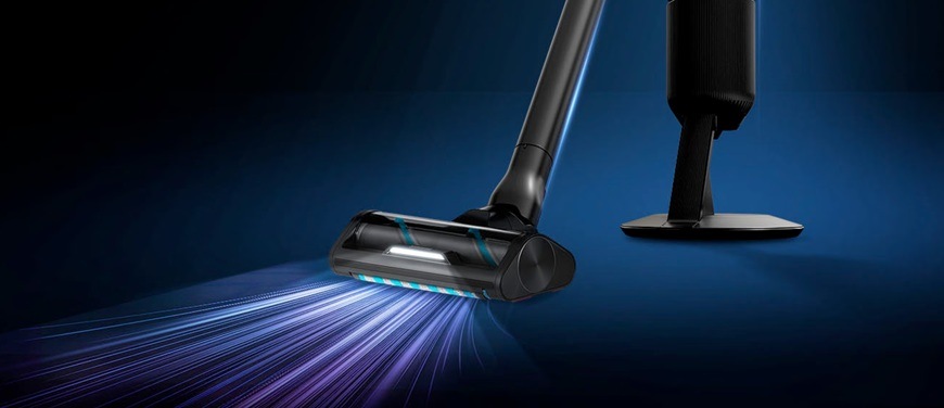 Tyčový vysavač Samsung Bespoke AI Jet VS90F40DEK/GE černý Tyčový vysavač Samsung Bespoke AI Jet VS90F40DEK/GE svítí na podlahu