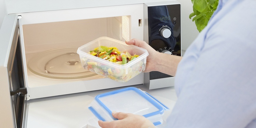 V sadě dóz Tefal N1033110 lze ohřívat jídlo v mikrovlnce.