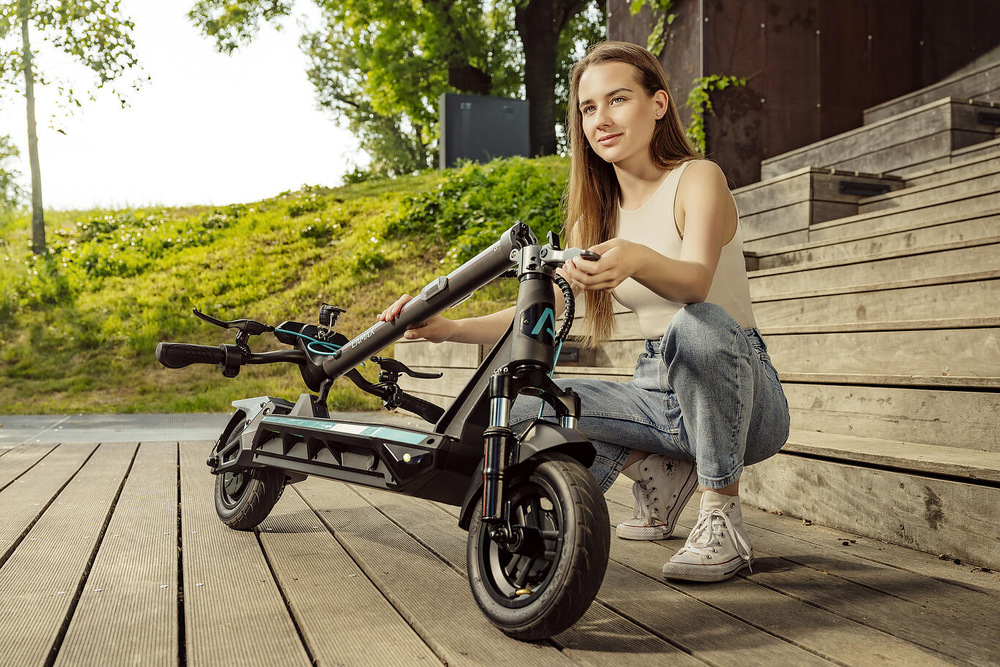 Elektrická koloběžka LAMAX eRacer SC50