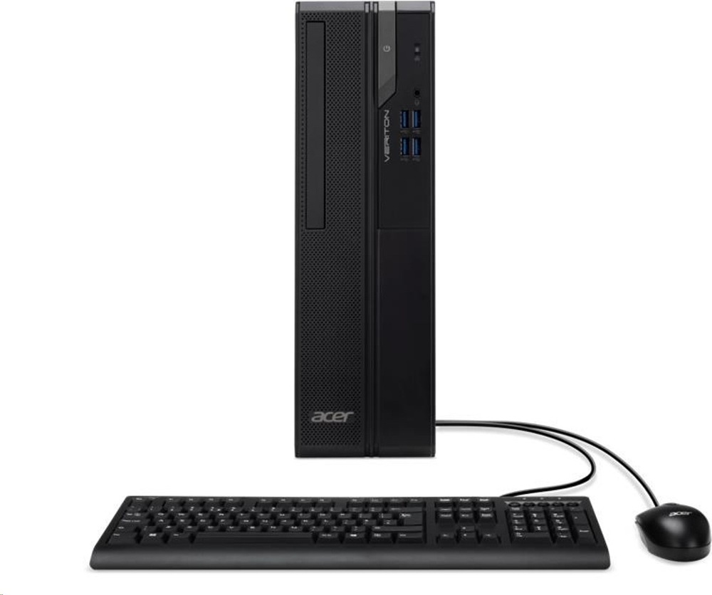 Stolní počítač Acer Veriton X2722G černý Na obrázku je stolní počítač Acer Veriton X2722G i3-14100 v černém provedení společně s kabelovou klávesnicí a myší. Úzká skříň stojí svisle a má perforovaný přední panel, optickou mechaniku, logo Acer a ovládací část s tlačítkem napájení, audio konektorem a čtyřmi porty USB-A. Před počítačem je plnohodnotná klávesnice s numerickou částí a vpravo kompaktní drátová myš. Obrázek představuje kompletní základní sestavu pro kancelářské použití.