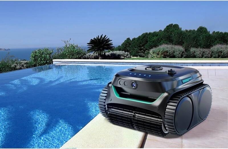 Vysavač bazénový Wybot C2 Pro Vision černý Bezdrátový robotický vysavač WYBOT C2 Pro Vision u venkovního bazénu