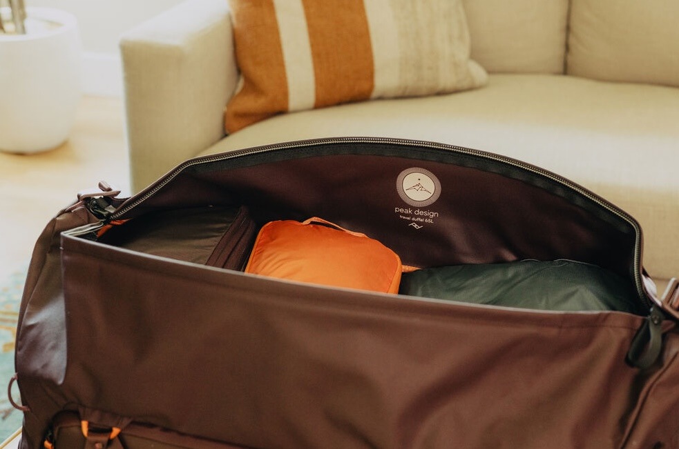 Taška cestovní Peak Design Travel Duffel 65L vínová Taška cestovní Peak Design Travel Duffel 65L vínová