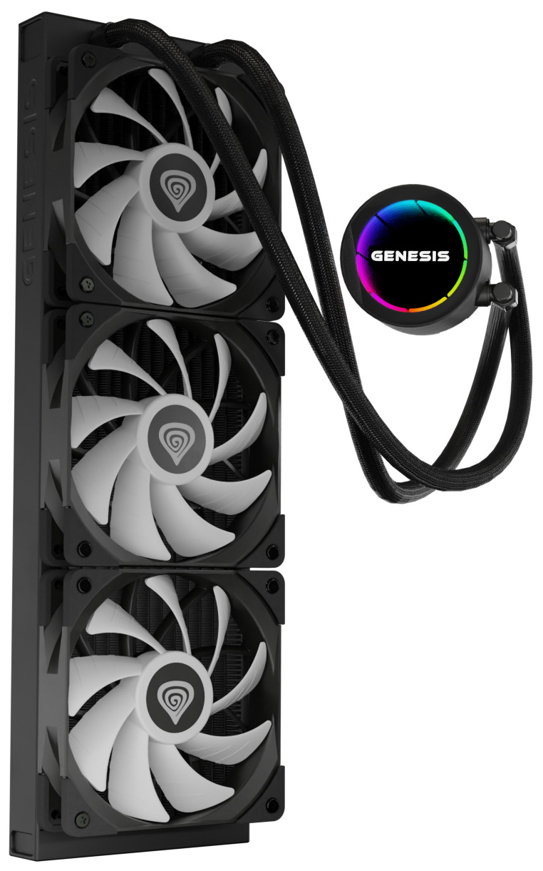 Na obrázku je černý vodní chladič procesoru Genesis Hydria 360 ARGB. Tvoří ho dlouhý radiátor se třemi velkými ventilátory nad sebou, které mají černý rám a světlé lopatky, a kulatá pumpa s nápisem Genesis a barevným RGB kruhem. Radiátor a pumpu spojují dvě černé opletené hadice. Celek působí moderně, výkonně a herně.