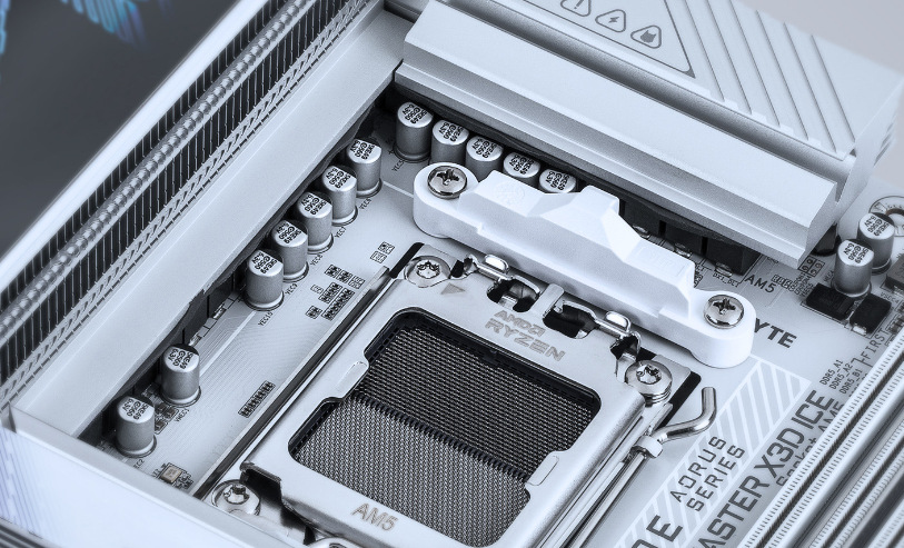 GIGABYTE X870E AORUS MASTER X3D ICE má 18fázové napájení pro výkonné procesory