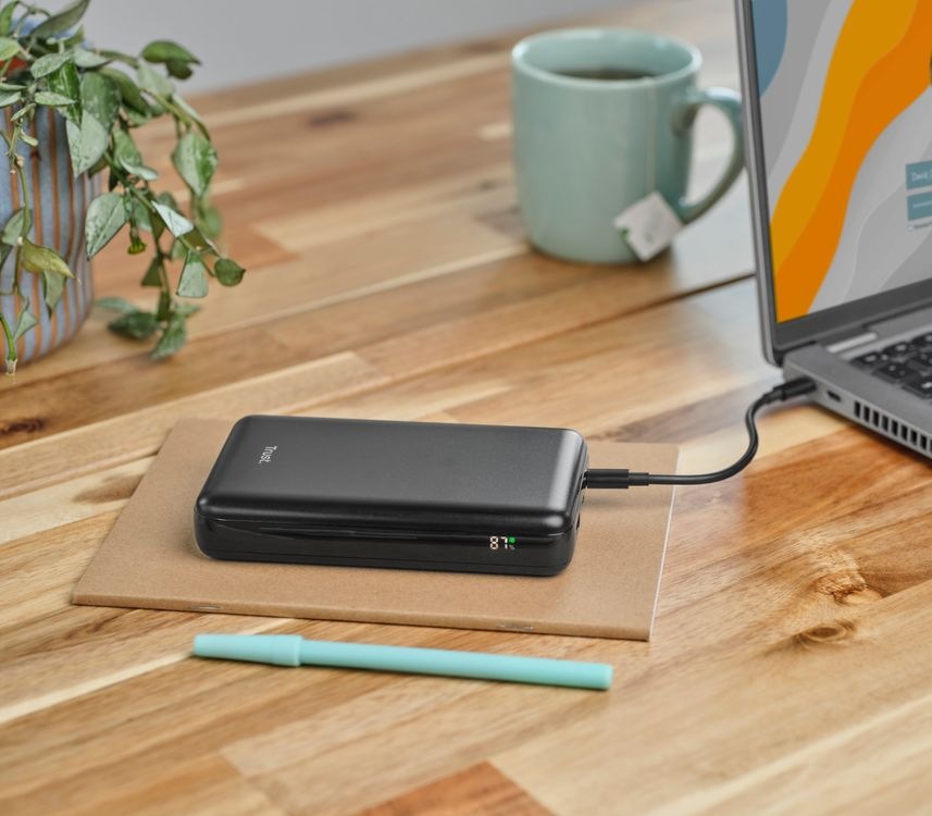 Powerbanka Trust Laro 100W, 20 000 mAh černá Powerbanka Trust Laro 100W, 20 000 mAh černá