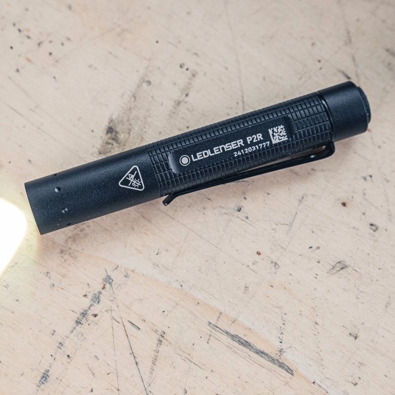 Detail rozsvícené svítilny LEDLENSER P2R