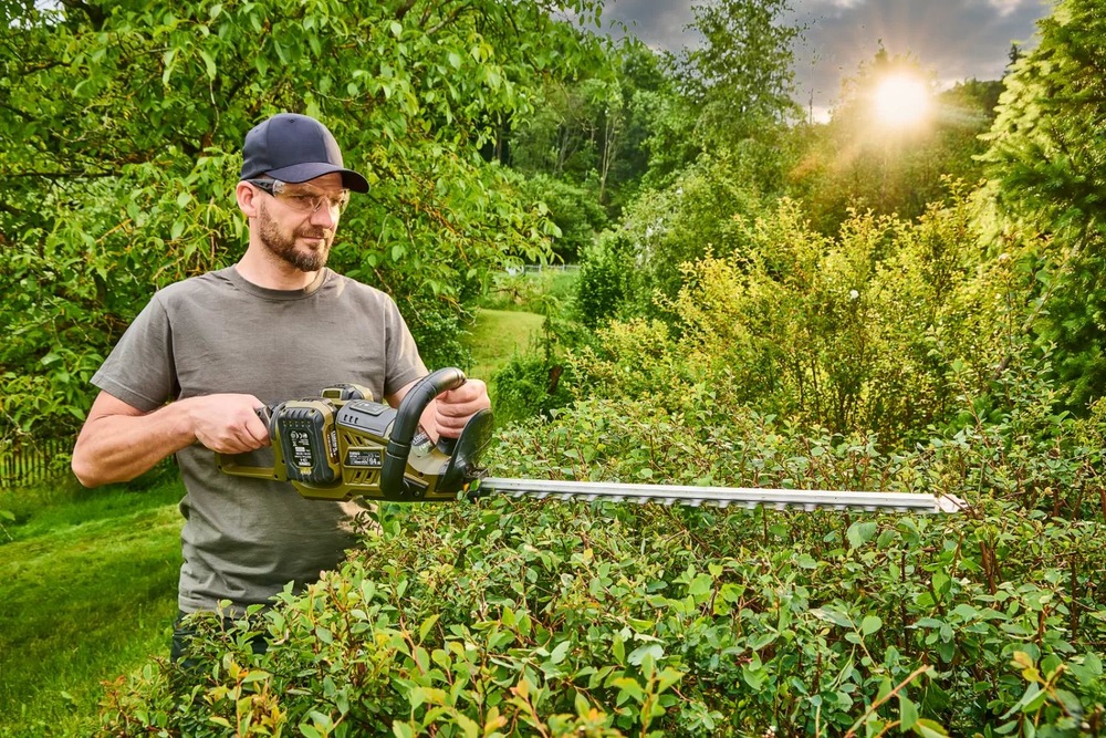 Práce s nůžkami Narex CPP 550 2BN