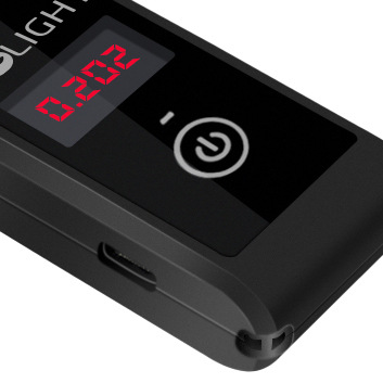 Alkoholtester Solight 1T09 5,0‰ zobrazuje výsledky na snadno čitelném OLED displeji