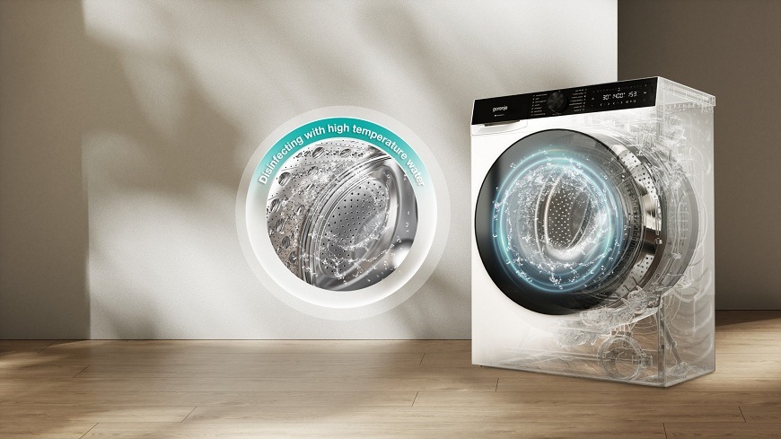 průhledná pračka gorenje WS674A s vodou v bubnu