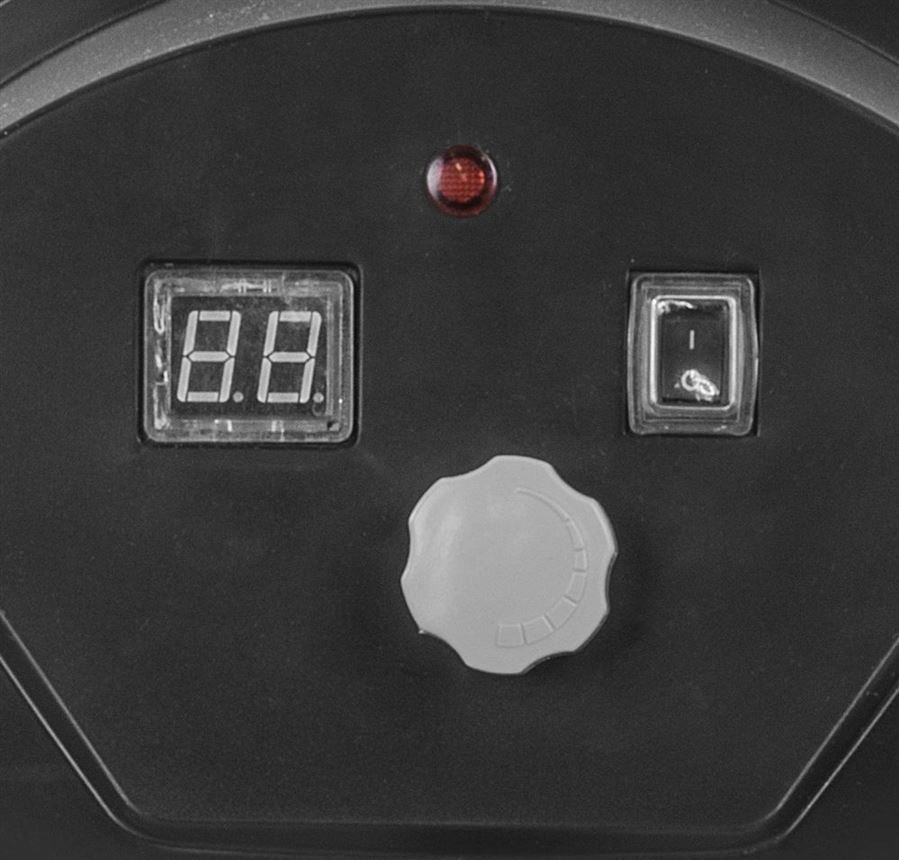 Detail termostatu a displeje na topidle Güde GID 20