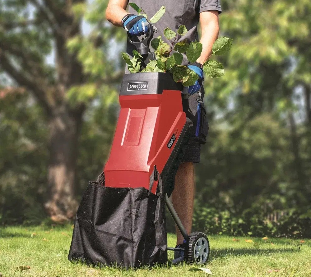 Drtič zahradního odpadu Scheppach GS 55 Drtič zahradního odpadu Scheppach GS 55 je osazen bezuhlíkový motor 2 400W bezuhlíkovým motorem 2 400