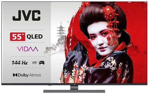 JVC TV LT-55VDQ9535 s QLED, operačním systémem VIDAA, 144 Hz DLG a zvukem Dolby Atmos. Na levé straně obrazovky jsou klíčové parametry a vpravo je zobrazena žena v tradičním japonském kimonu s výrazným make-upem, podtrhující kvalitu obrazu