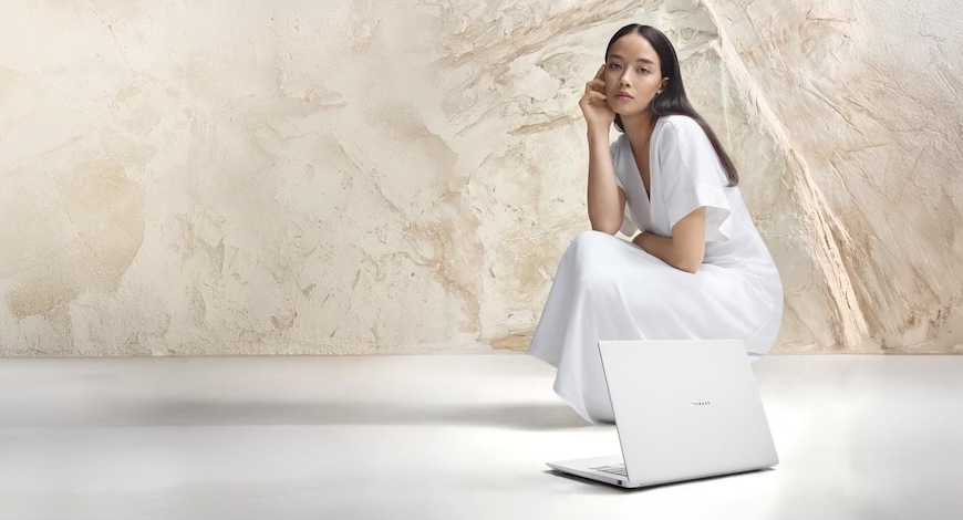 Notebook Asus Zenbook S14 bílý Asus Zenbook S14 s vámi bez problémů udrží nejen pracovní krok. O jeho provoz se totiž stará 16jádrový procesor Intel Core Ultra 9