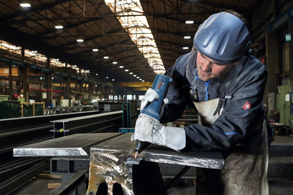 Přímá bruska Bosch Professional GGS 30 LPS umožňuje připojení brusného nástroje s max. průměrem 25 mm