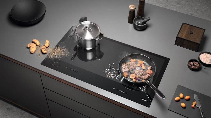 Indukční varná deska Miele KM 7867-1 FL černá Indukční varná deska Miele KM 7867-1 FL černá