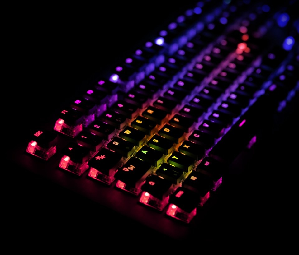 Klávesnice Roccat Vulcan 121 AIMO, Red Titan Switch Speed, RGB, US černá Klávesnice Roccat Vulcan 121 AIMO, Red Titan Switch Speed, RGB, US černá