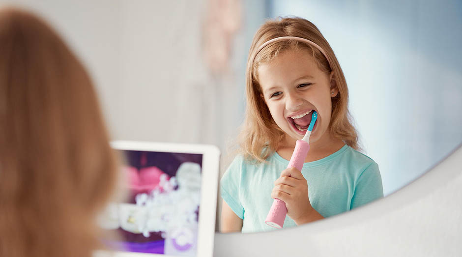 Zubní kartáček Philips Sonicare For Kids HX6352/42 růžový Philips HX6352/42 Sonicare For Kids