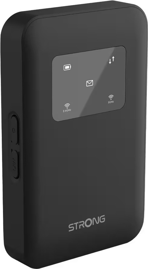 Přenosný hotspot Strong 4G+MIFI900 bez displeje černý Na obrázku je přenosný hotspot Strong 4G+MIFI900 v černém provedení zachycený šikmo zepředu. Má malé kapesní tělo se zaoblenými rohy a hladkým matným povrchem. Na přední straně je tmavý lesklý panel se stavovými ikonami pro baterii, zprávy a Wi-Fi sítě 2,4 GHz a 5 GHz. Na levém boku jsou vidět dvě zapuštěná fyzická tlačítka a dole na čele logo STRONG.